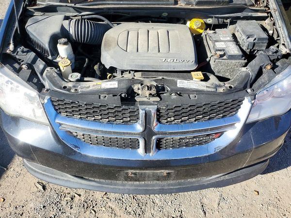 2018 DODGE GRAND CARAVAN SE — Engine bay