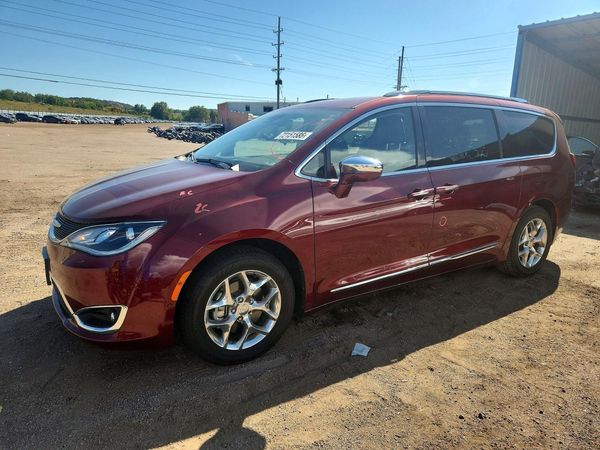 2019 CHRYSLER PACIFICA Limited — Front 3/4
