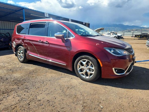 2019 CHRYSLER PACIFICA Limited — Passenger 3/4