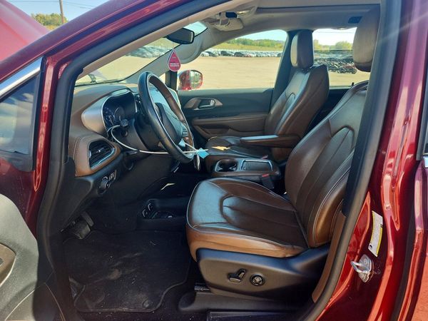 2019 CHRYSLER PACIFICA Limited — DENT