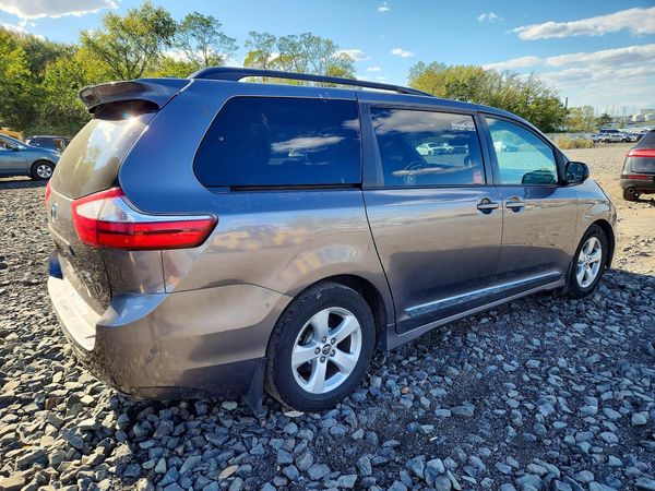 2018 TOYOTA SIENNA LE — PSRA