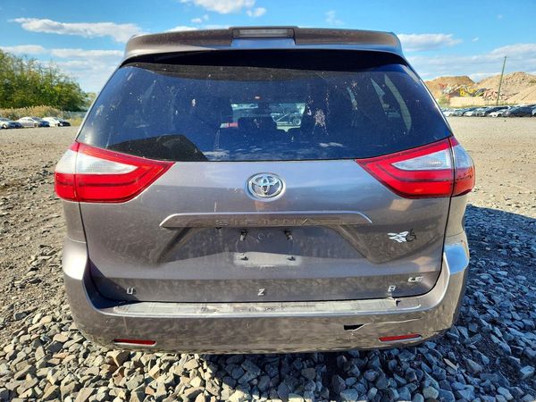 2018 TOYOTA SIENNA LE — DIRR