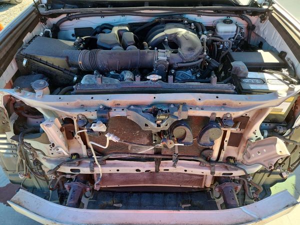 2019 TOYOTA 4RUNNER — Engine bay