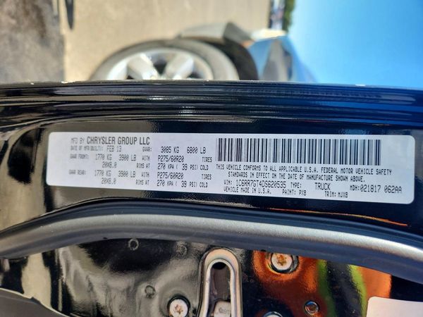 2013 RAM 1500 SLT — VINS