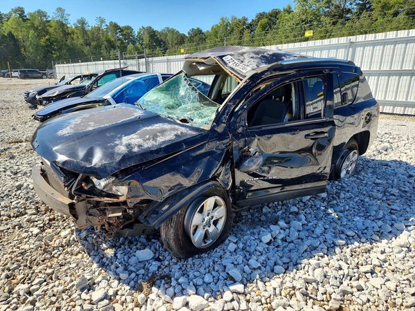 2014 JEEP COMPASS Sport — Front 3/4