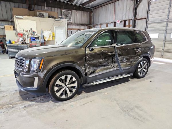 2021 KIA TELLURIDE EX — Front 3/4