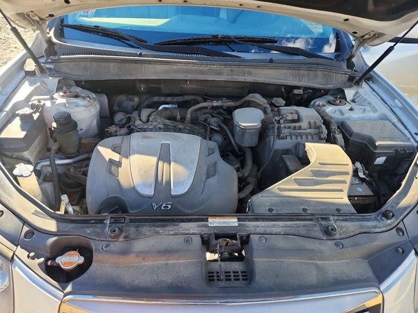 2012 HYUNDAI SANTA FE TOP (High) — Engine bay