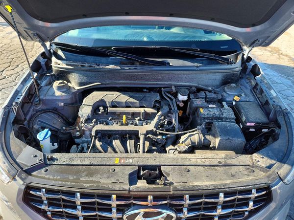 2021 HYUNDAI VENUE SEL & Denim — Engine bay