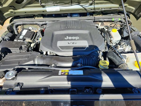 2016 JEEP WRANGLER UNLIMITED — Engine bay