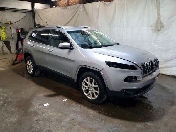 2015 JEEP CHEROKEE LATITUDE 4X4 — Passenger 3/4