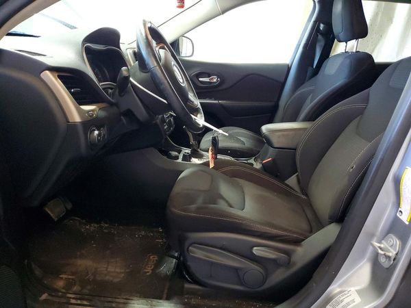2015 JEEP CHEROKEE LATITUDE 4X4 — DENT