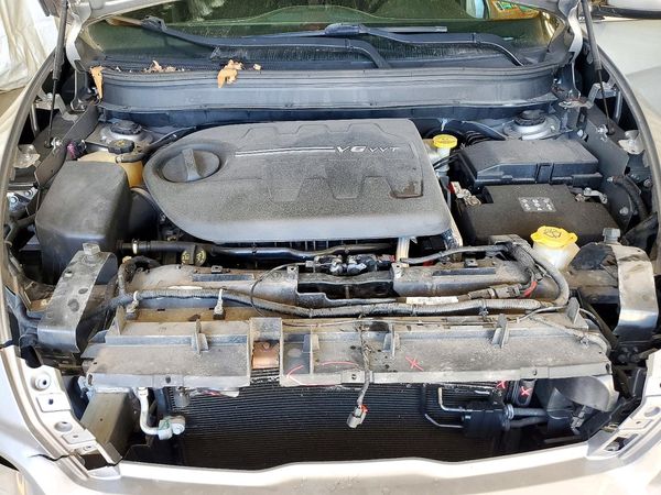 2015 JEEP CHEROKEE LATITUDE 4X4 — Engine bay