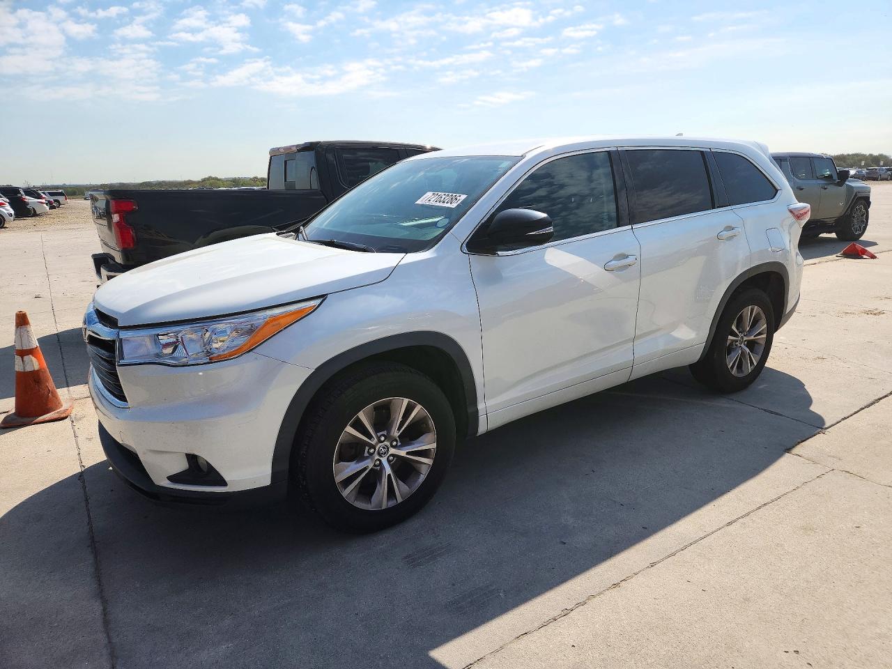 2016 TOYOTA HIGHLANDER Base/Hybrid — Front 3/4