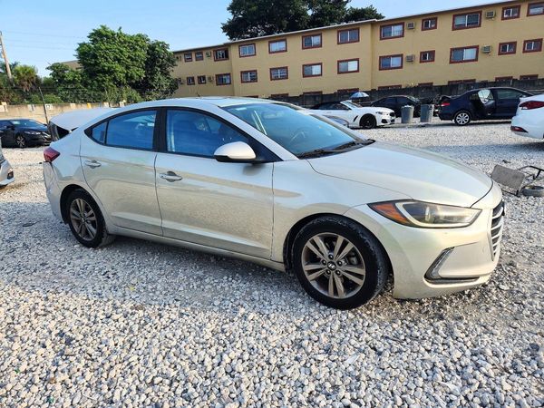 2018 HYUNDAI ELANTRA — Passenger 3/4