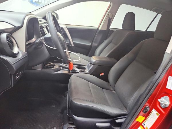 2017 TOYOTA RAV4 LE — DENT