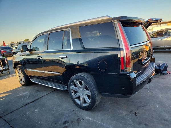 2017 CADILLAC ESCALADE Premium Luxury — DSRA