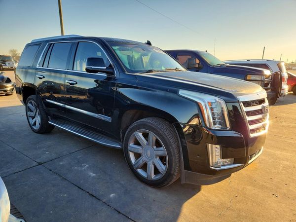 2017 CADILLAC ESCALADE Premium Luxury — Passenger 3/4