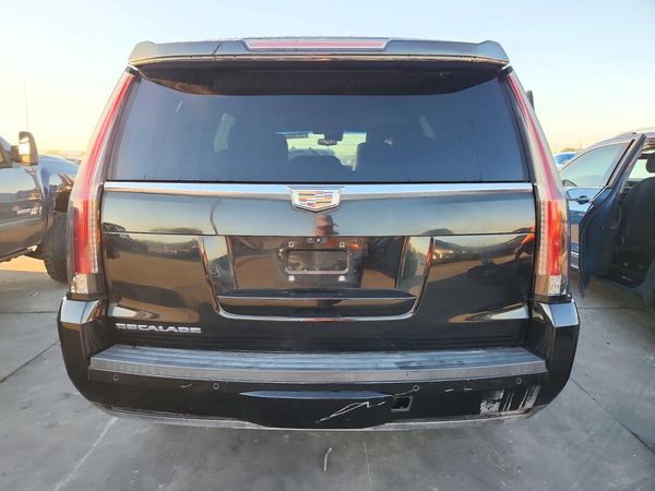 2017 CADILLAC ESCALADE Premium Luxury — DIRR