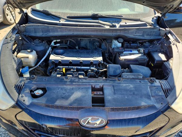 2013 HYUNDAI TUCSON — Engine bay