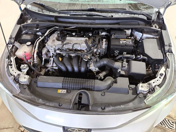 2020 TOYOTA COROLLA LE — Engine bay