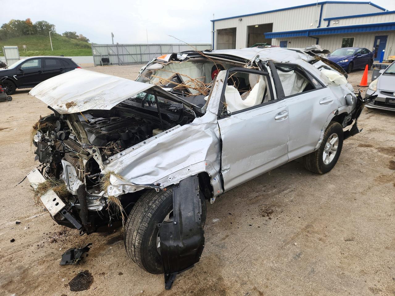 2014 TOYOTA 4RUNNER Base — Front 3/4