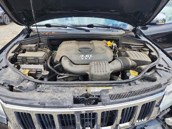 2012 JEEP GRAND CHER OKEE LIMITED 4X4 — Engine bay