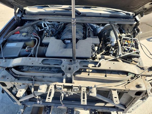 2018 CHEVROLET TAHOE LT — Engine bay