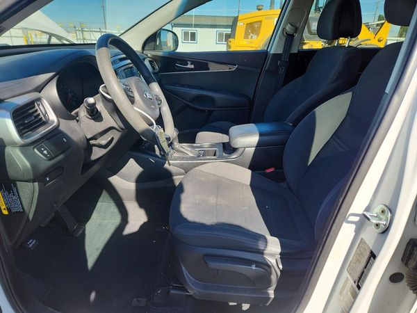 2016 KIA SORENTO L / LX — DENT