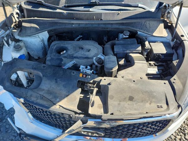 2016 KIA SORENTO L / LX — Engine bay