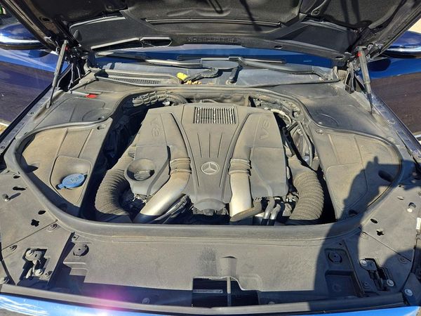2015 MERCEDES-BENZ S-CLASS S550 — Engine bay