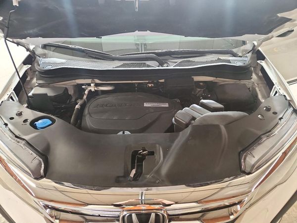 2020 HONDA PILOT TOURING-7 — Engine bay