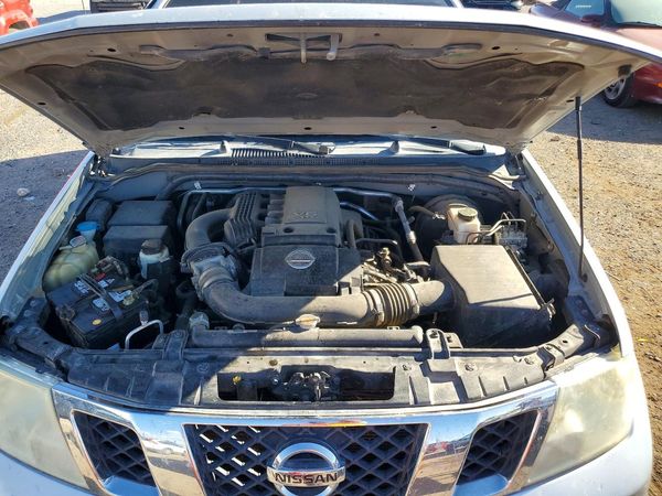 2018 NISSAN FRONTIER — Engine bay