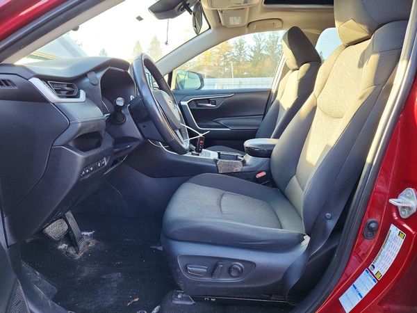 2020 TOYOTA RAV4 XLE HV — DENT