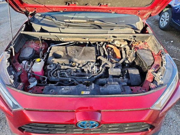 2020 TOYOTA RAV4 XLE HV — Engine bay