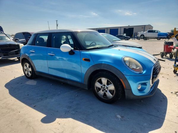 2017 MINI COOPER — Passenger 3/4