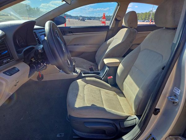 2017 HYUNDAI ELANTRA SE Base — DENT
