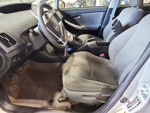 2013 TOYOTA PRIUS — DENT