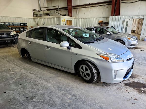 2013 TOYOTA PRIUS — Passenger 3/4