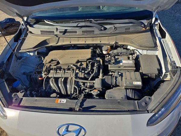 2022 HYUNDAI KONA — Engine bay