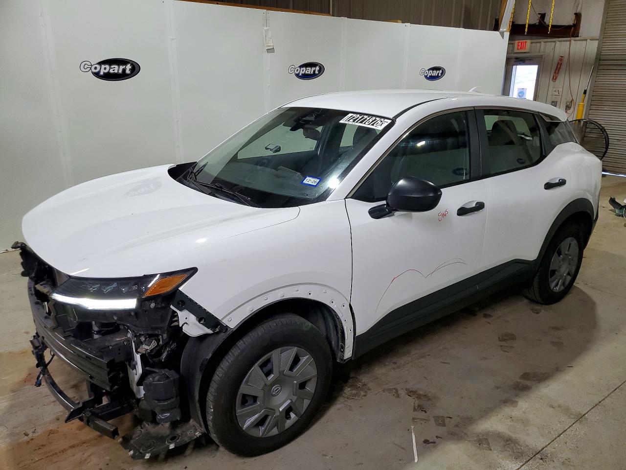 2025 NISSAN KICKS S — Front 3/4