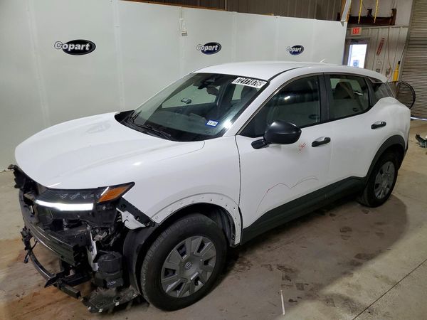 2025 NISSAN KICKS S — Front 3/4