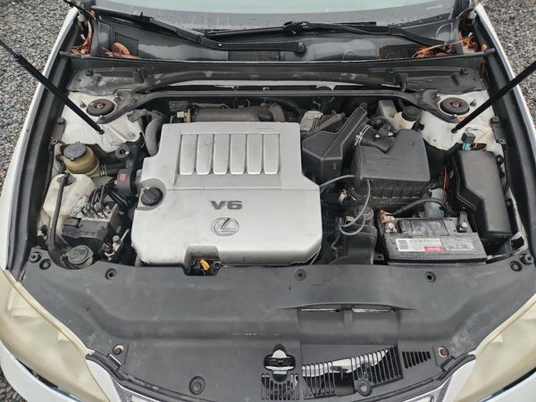 2012 LEXUS ES 350 — Engine bay