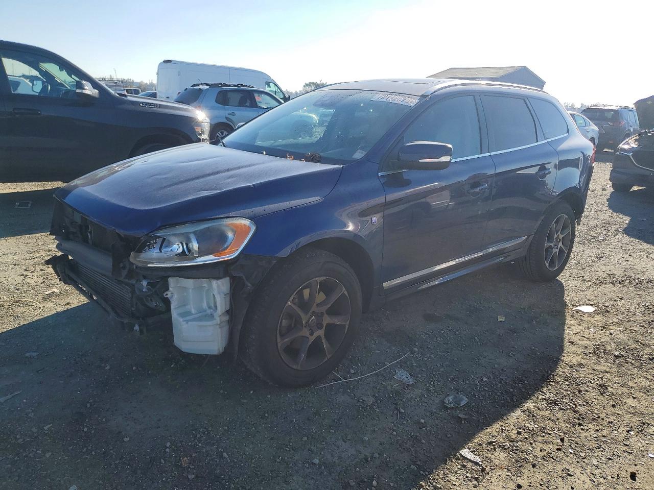 2015 VOLVO XC60 Ocean Race Platinum — Front 3/4