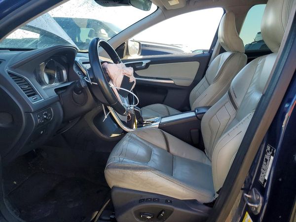 2015 VOLVO XC60 Ocean Race Platinum — DENT
