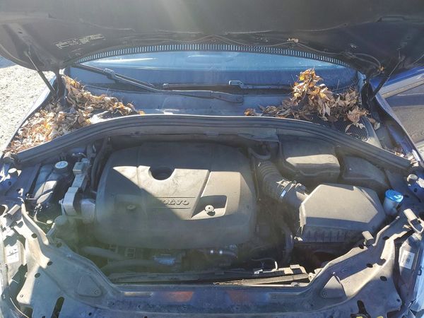 2015 VOLVO XC60 Ocean Race Platinum — Engine bay