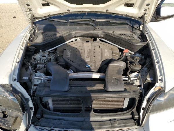 2012 BMW X6 xDrive50i — Engine bay
