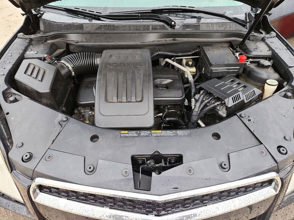 2014 CHEVROLET EQUINOX 2LT — Engine bay