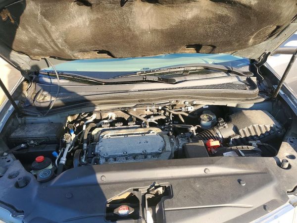 2012 ACURA MDX Tech — Engine bay