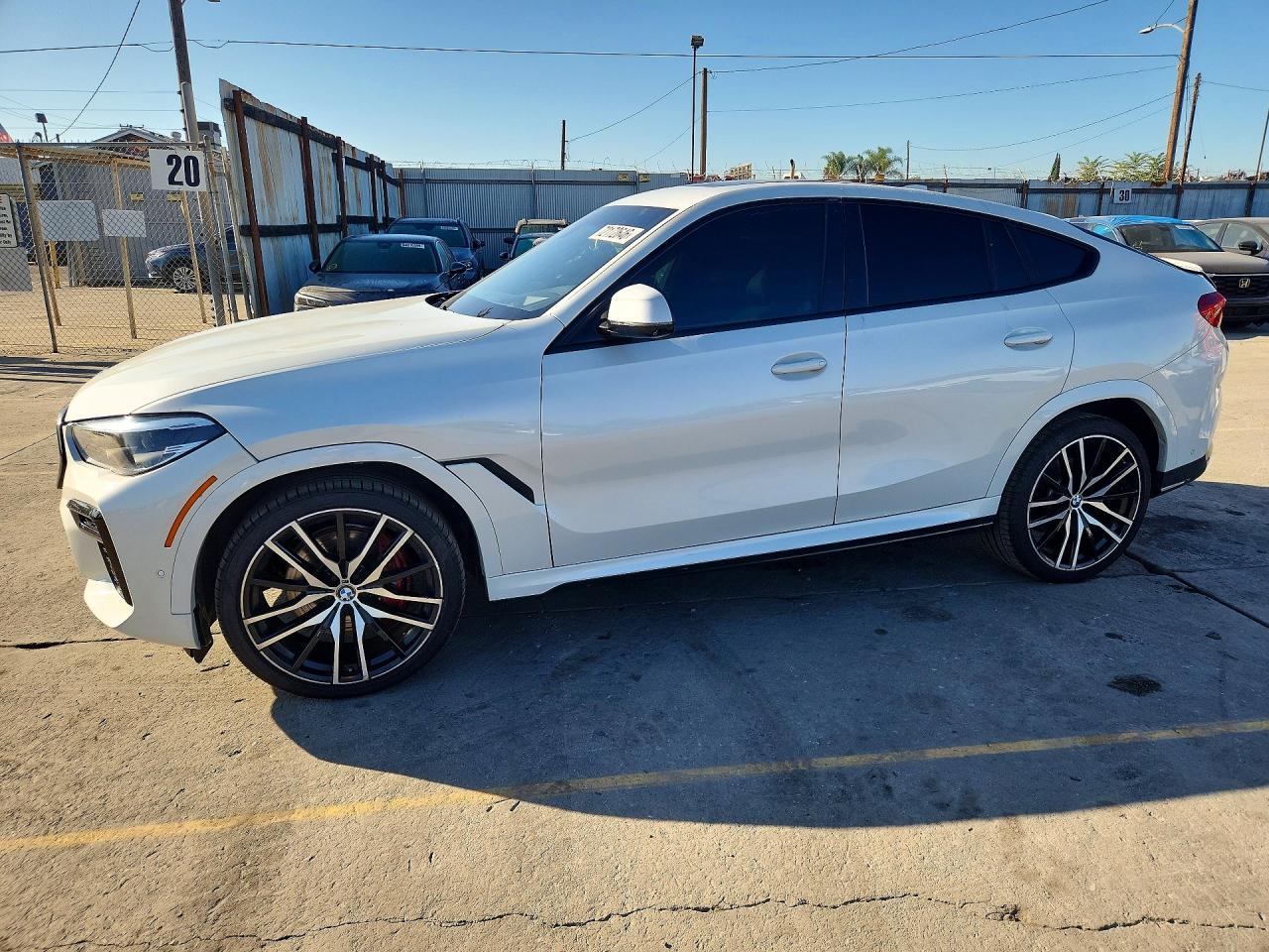2022 BMW X6 xDrive40i — Front 3/4