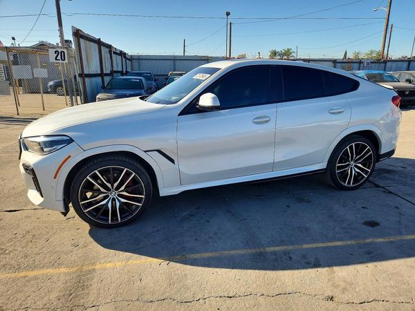 2022 BMW X6 xDrive40i — Front 3/4